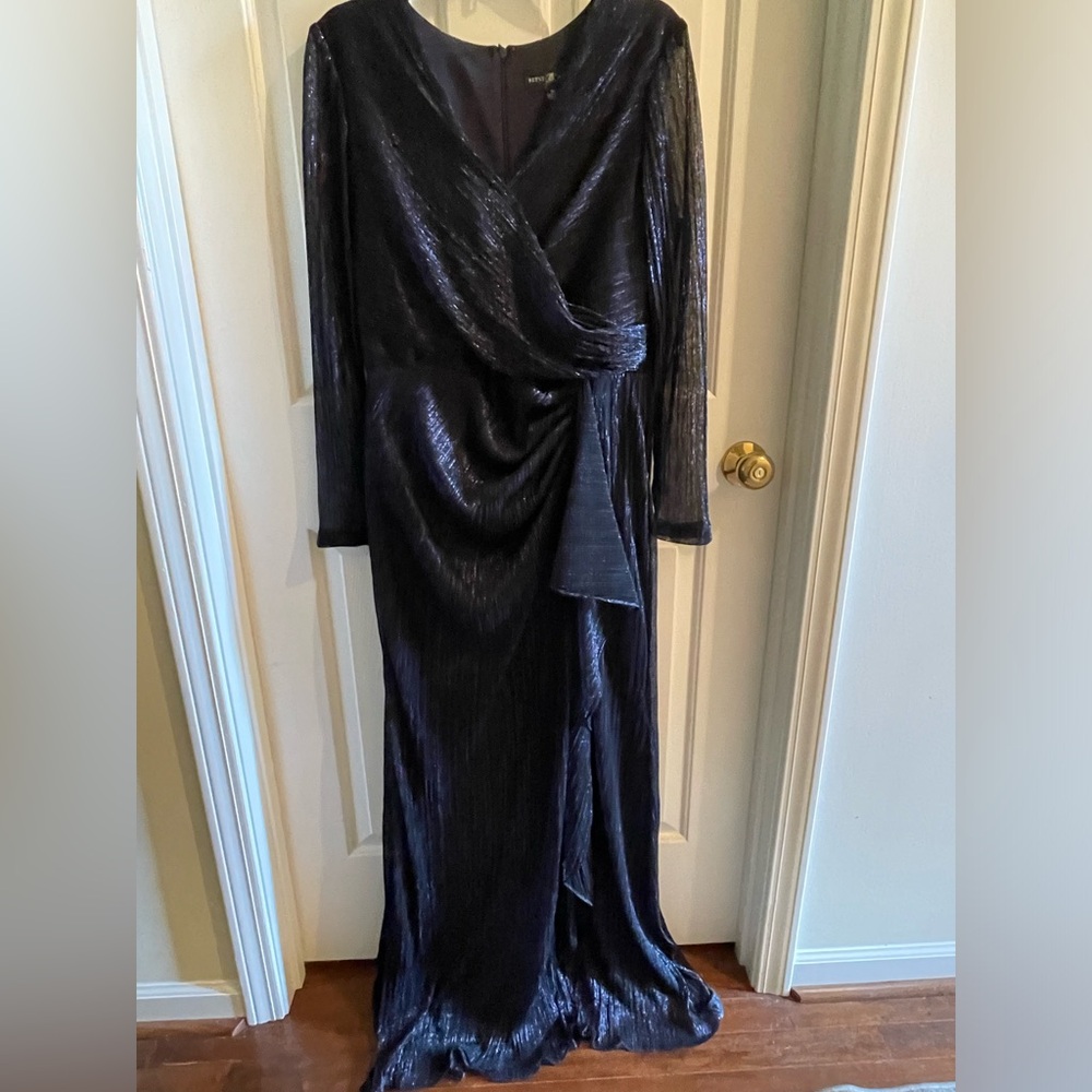 Gorgeous R&M Richard’s navy shiny dress in 16. Worn once.